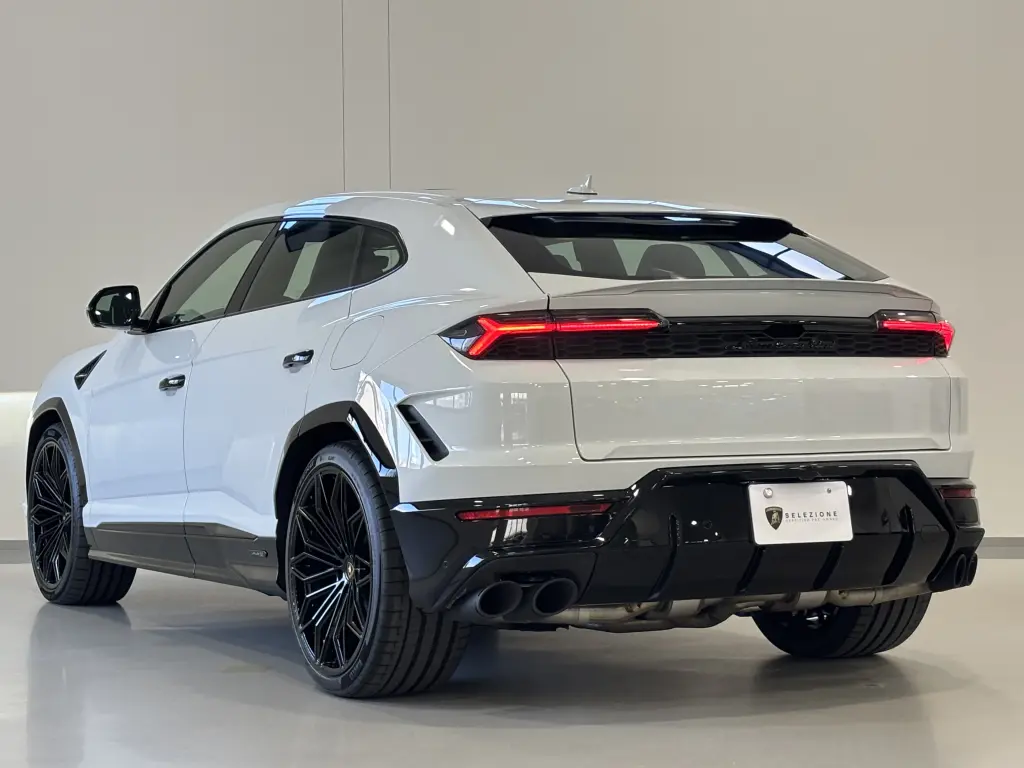 Image for 2025 Urus SE at position 5