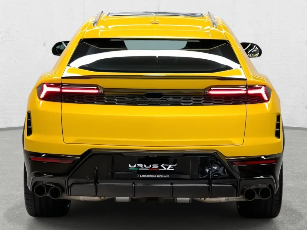 Image for 2025 Urus SE at position 4