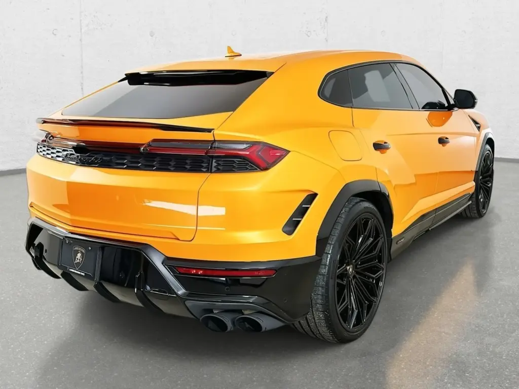 Image for 2025 Urus SE at position 3