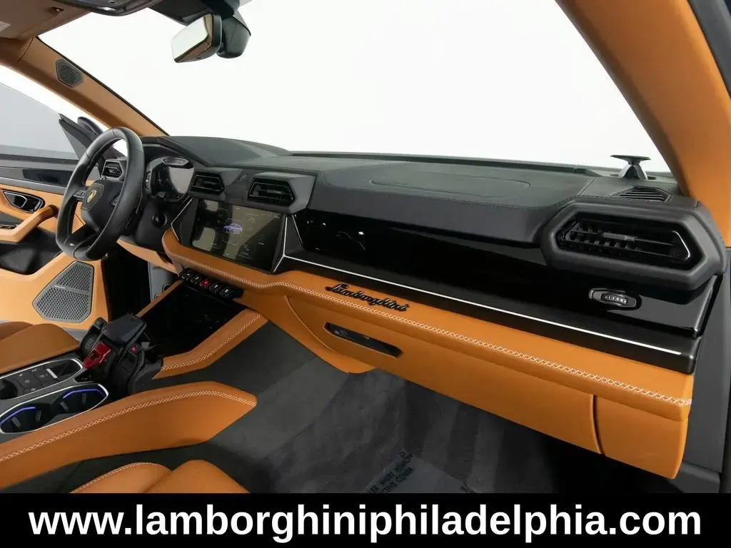Image for 2025 Urus SE at position 6