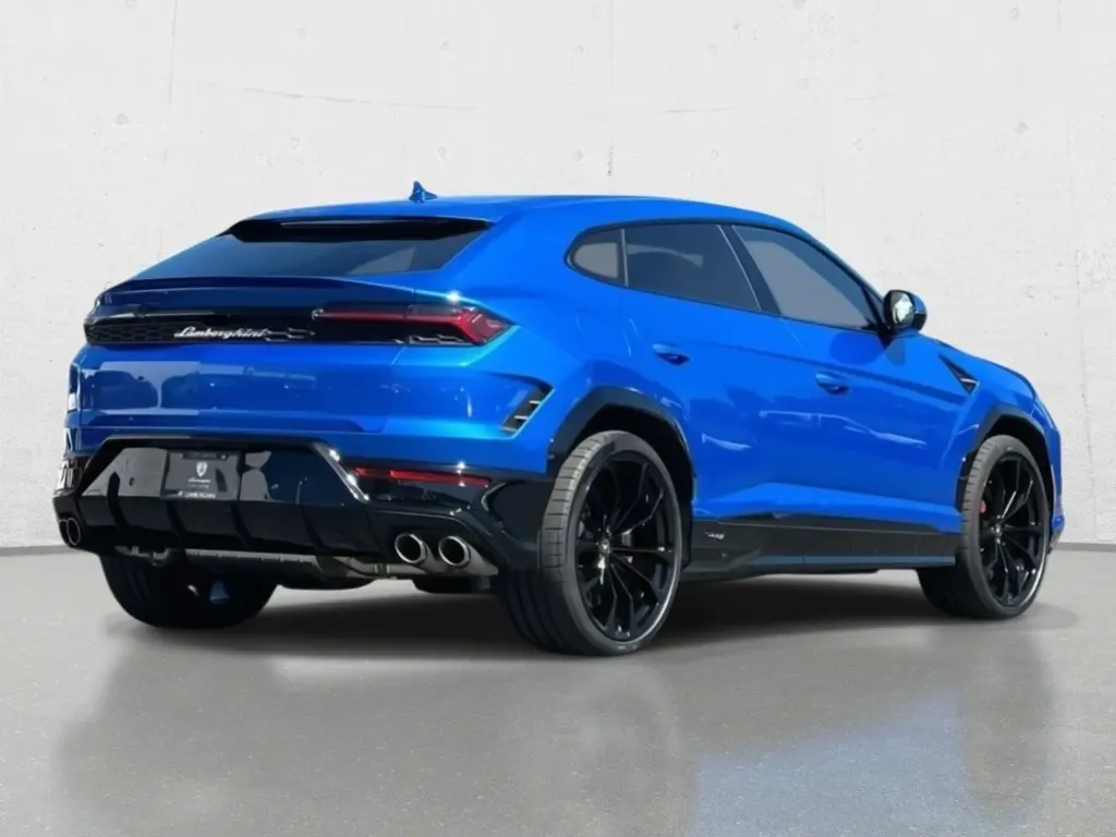 Image for 2025 Urus SE at position 3
