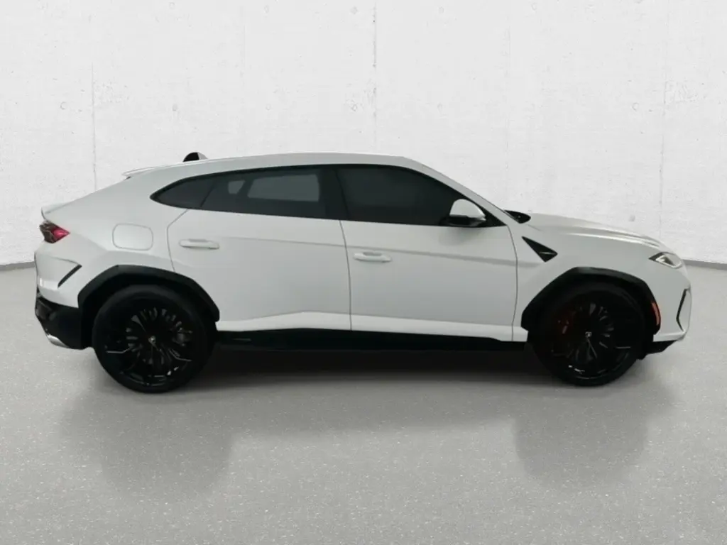 Image for 2025 Urus SE at position 2