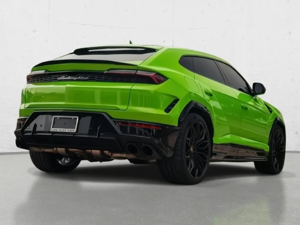 Image for 2025 Urus SE at position 3