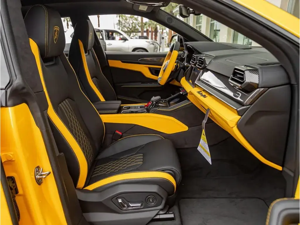 Image for 2026 Urus SE at position 6