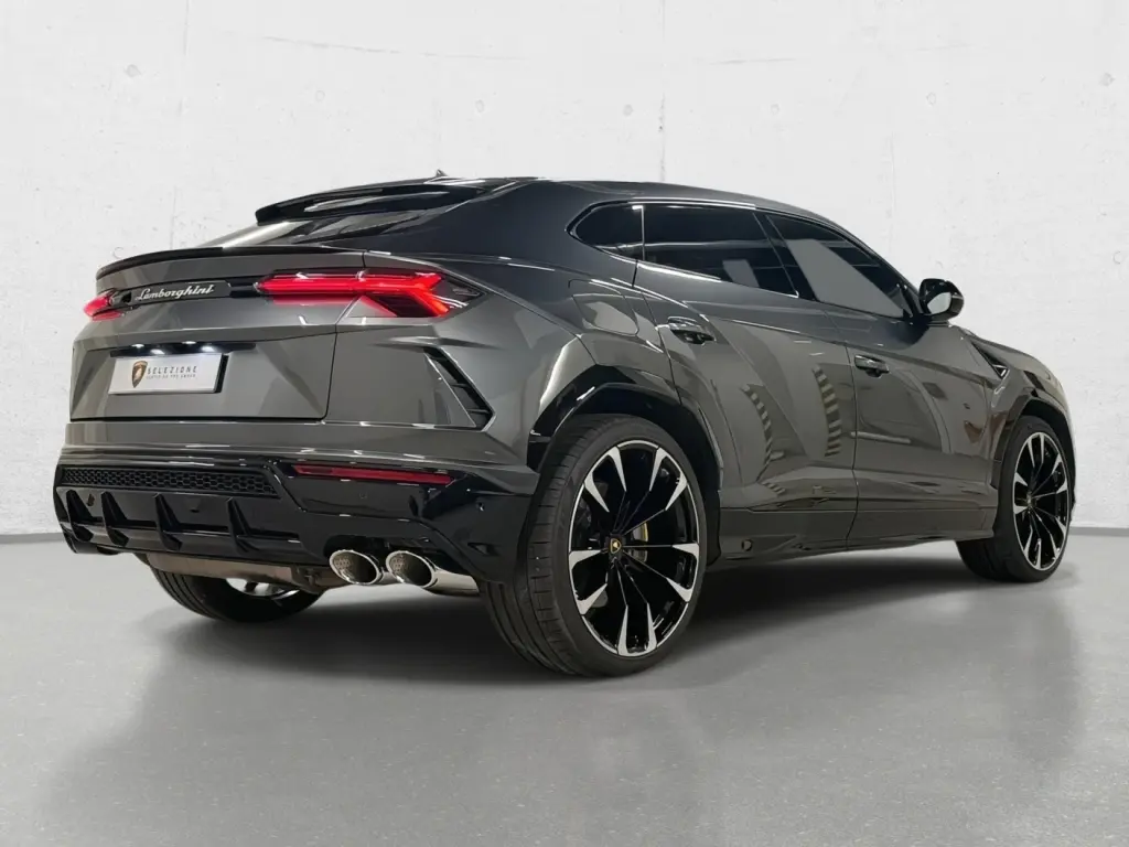 Image for 2020 Urus at position 3