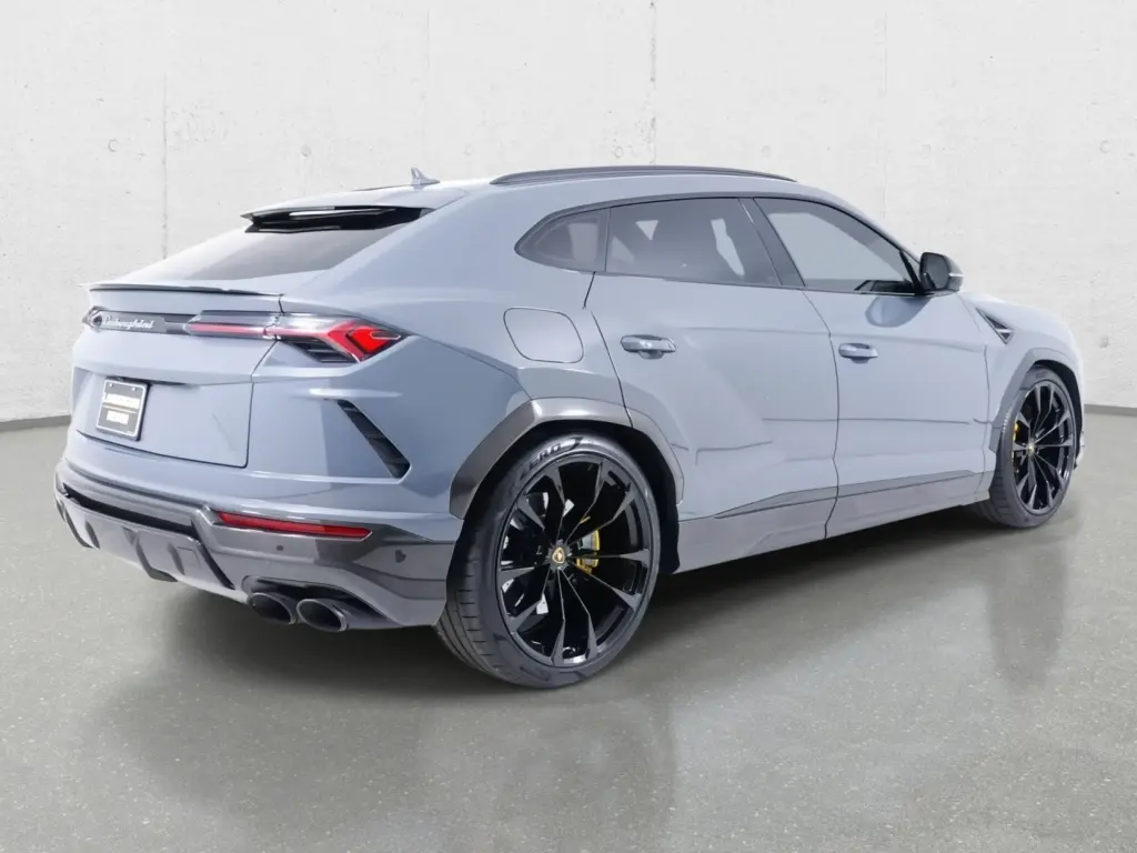 Image for 2022 Urus at position 3