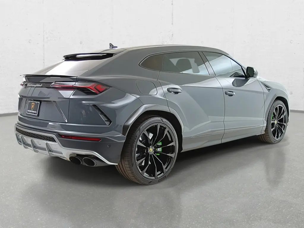 Image for 2022 Urus at position 3
