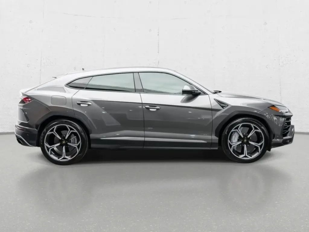 Image for 2022 Urus at position 2