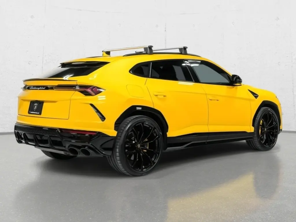 Image for 2022 Urus at position 3