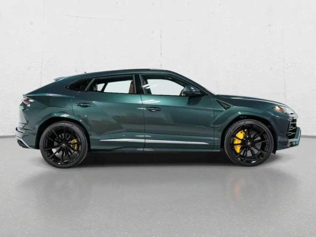 Image for 2022 Urus at position 2