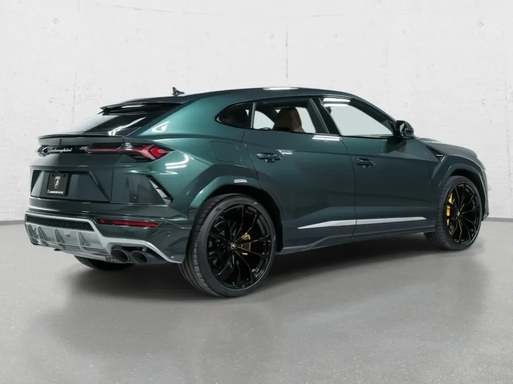 Image for 2022 Urus at position 3