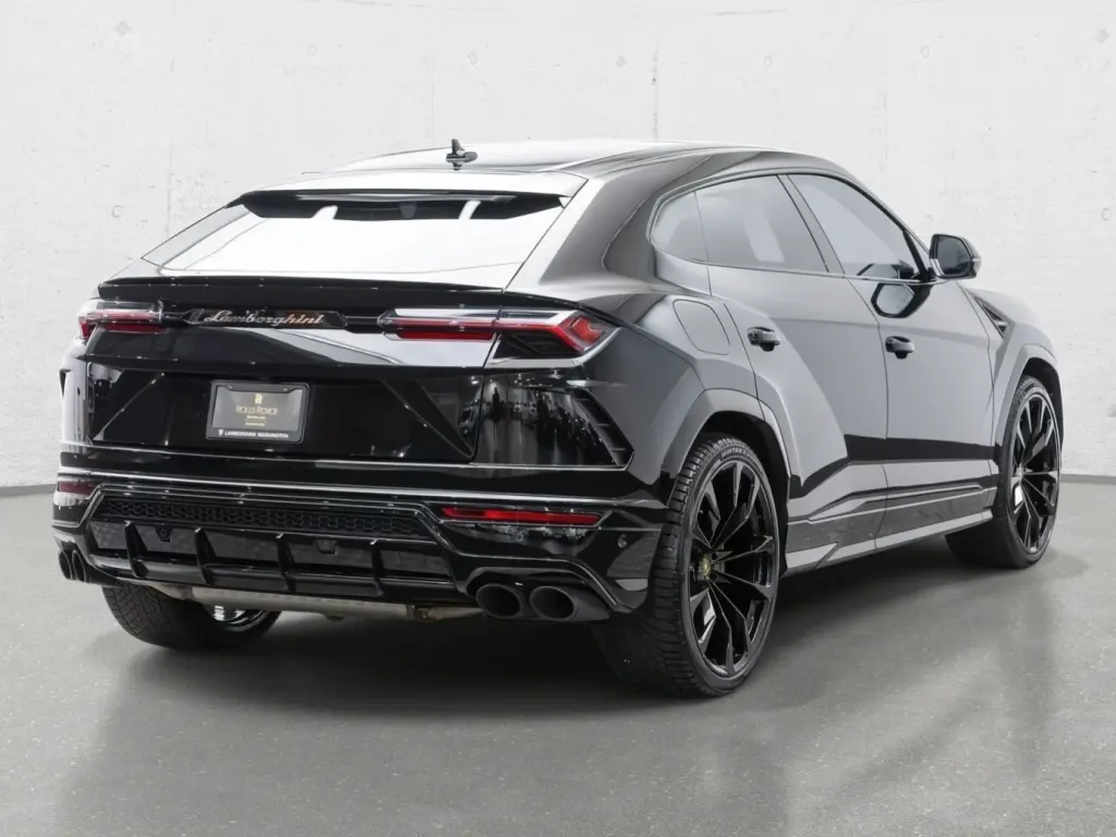 Image for 2022 Urus at position 3