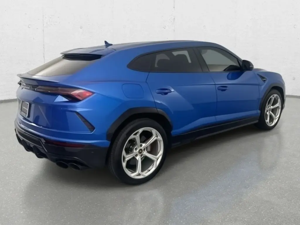Image for 2022 Urus at position 3