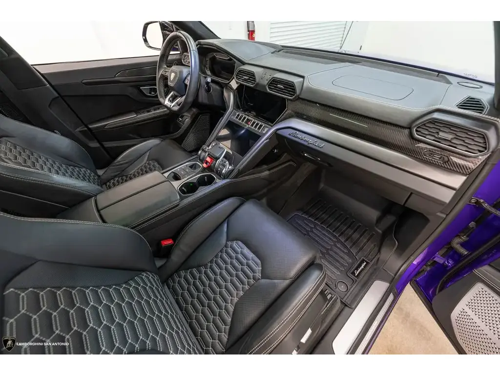 Image for 2022 Urus at position 6