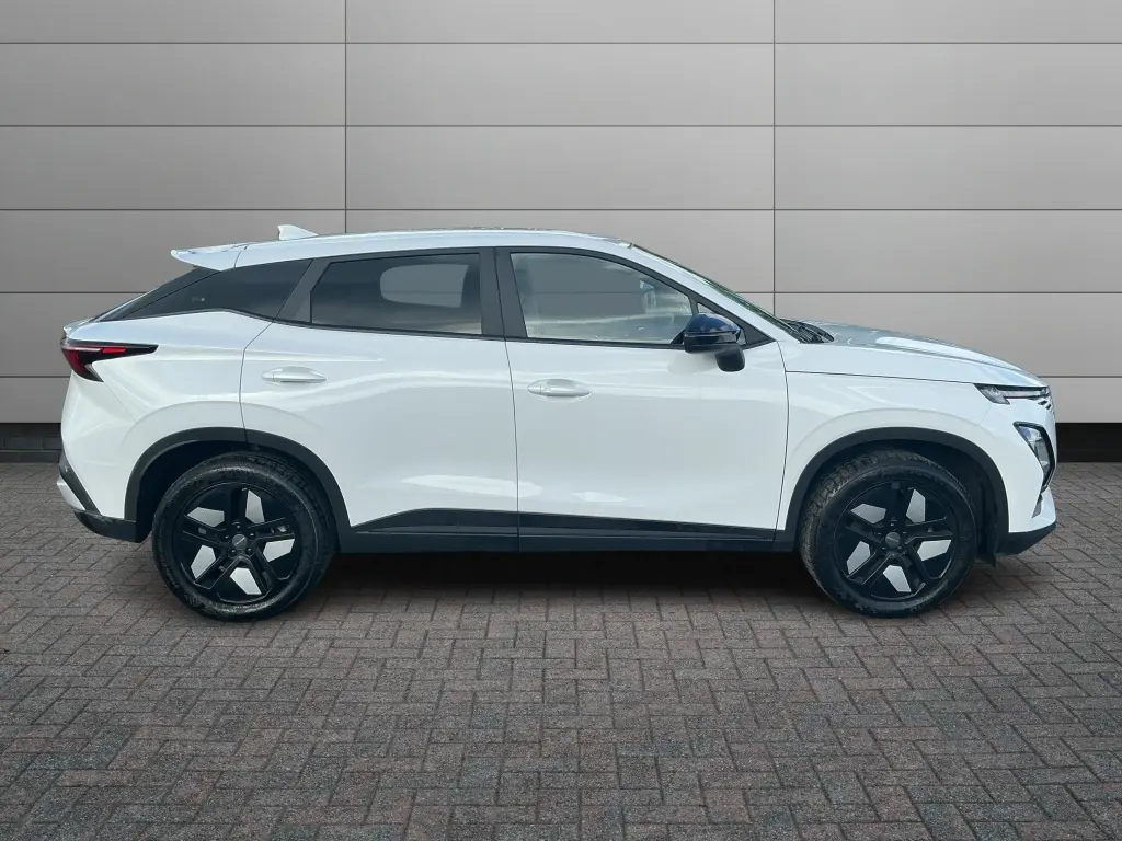 Image for 2025 OMODA 5 Knight Petrol at position 5