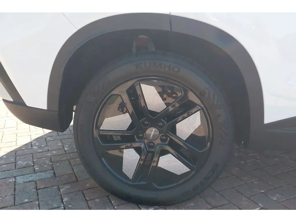 Image for 2025 OMODA 5 Knight Petrol at position 4