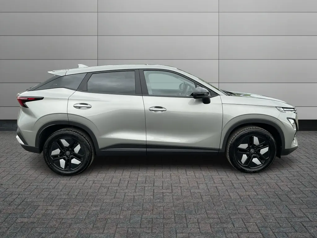 Image for 2025 OMODA 5 Knight Petrol at position 5
