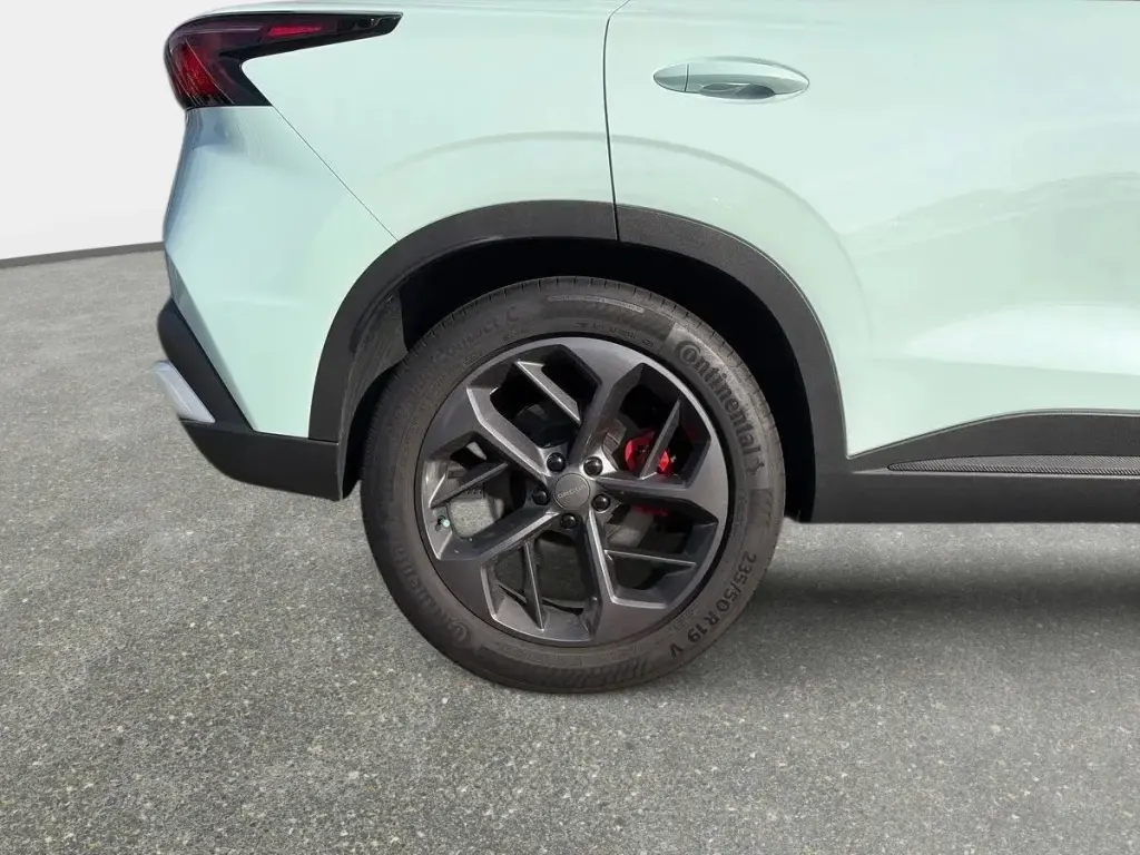 Image for 2024 OMODA 5 Noble Petrol at position 4