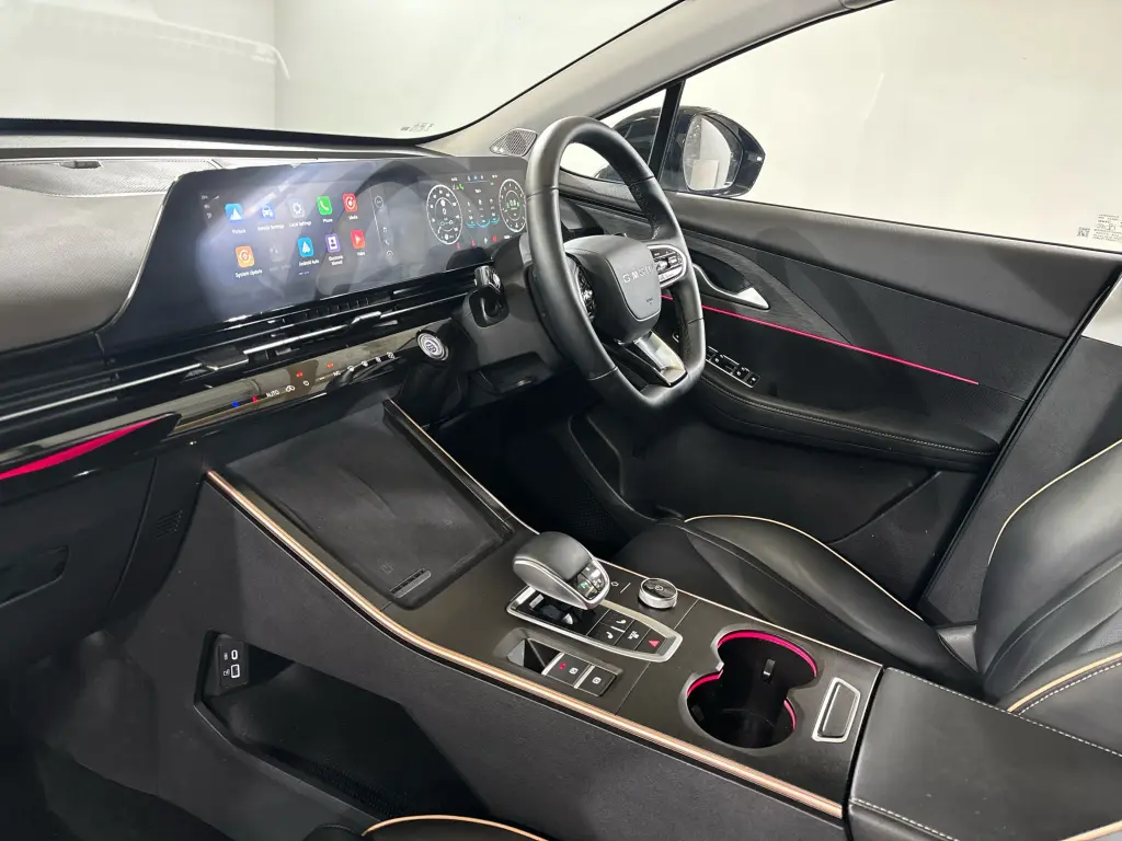 Image for 2024 OMODA 5 Noble Petrol at position 3