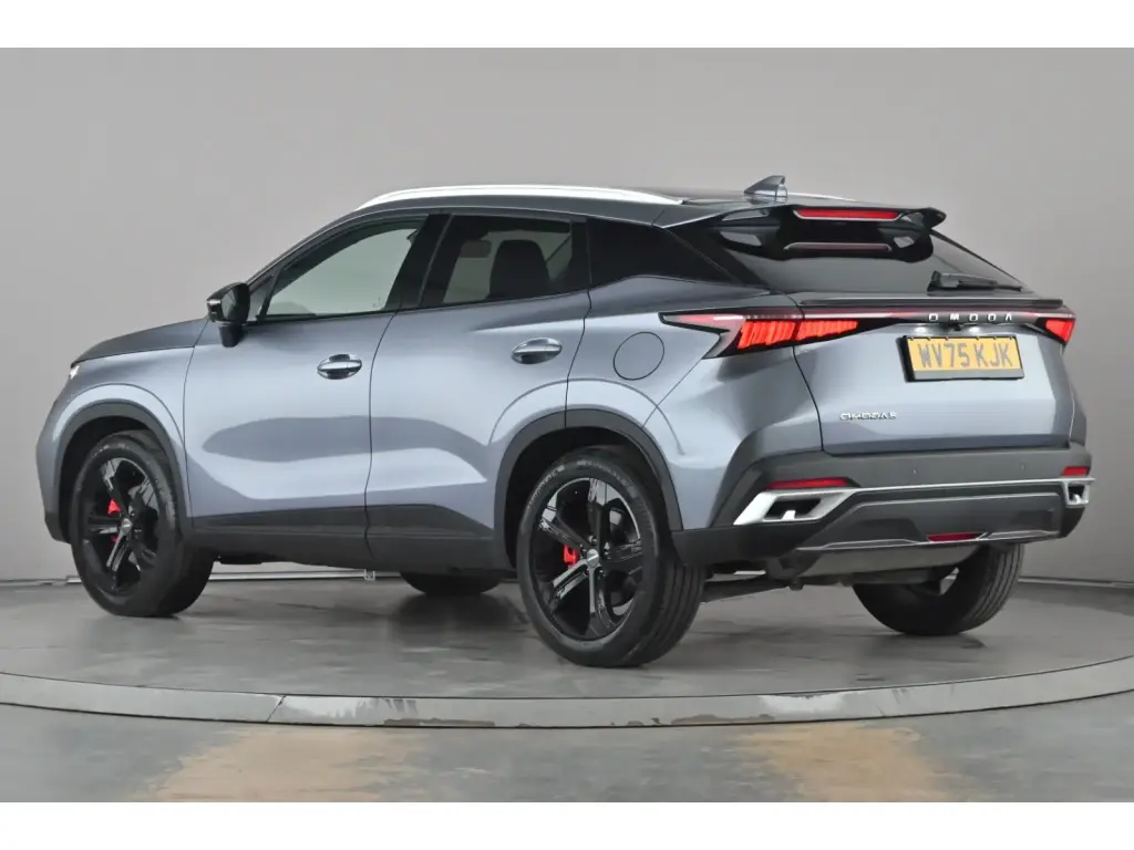 Image for 2025 OMODA 5 Noble Petrol at position 2