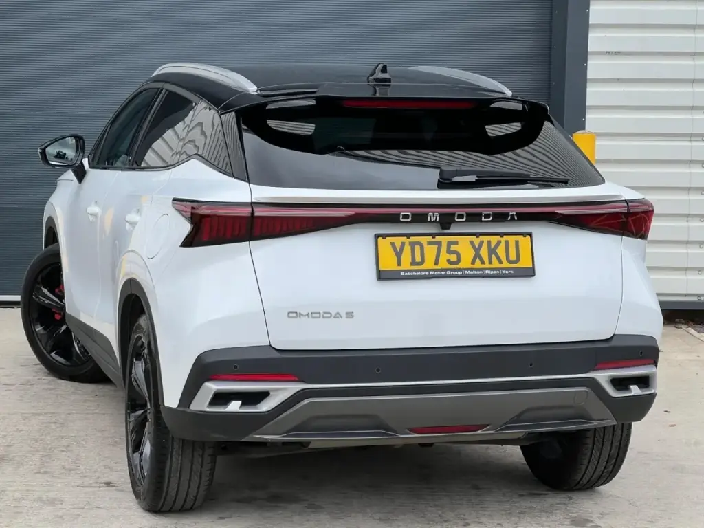 Image for 2025 OMODA 5 Noble Petrol at position 2