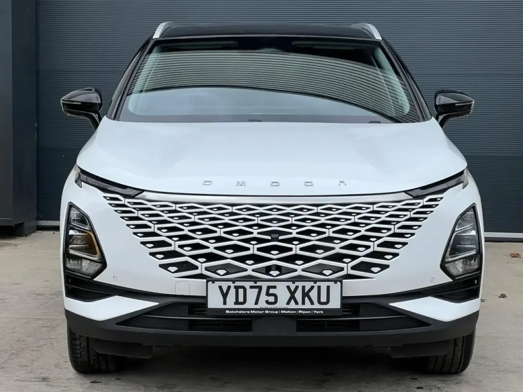 Image for 2025 OMODA 5 Noble Petrol at position 5