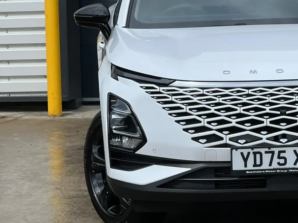 Image for 2025 OMODA 5 Noble Petrol at position 4