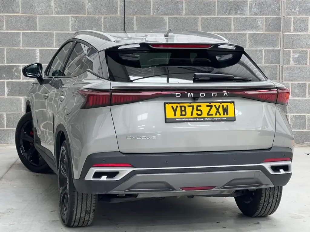 Image for 2025 OMODA 5 Noble Petrol at position 2
