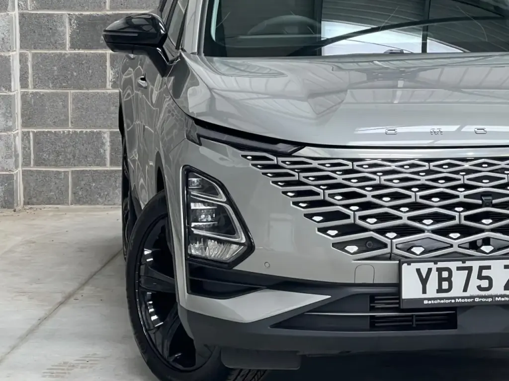 Image for 2025 OMODA 5 Noble Petrol at position 4