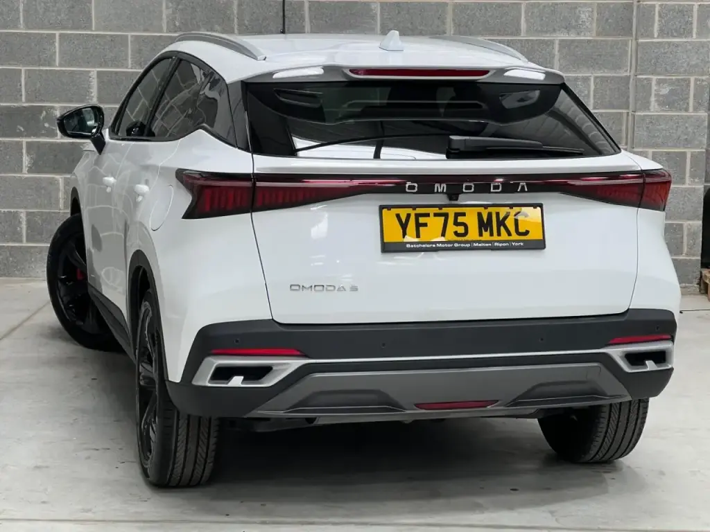 Image for 2025 OMODA 5 Noble Petrol at position 2