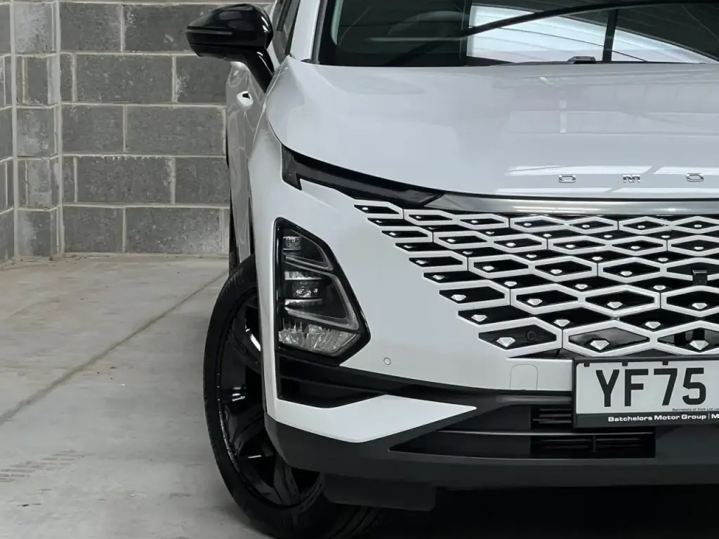 Image for 2025 OMODA 5 Noble Petrol at position 4