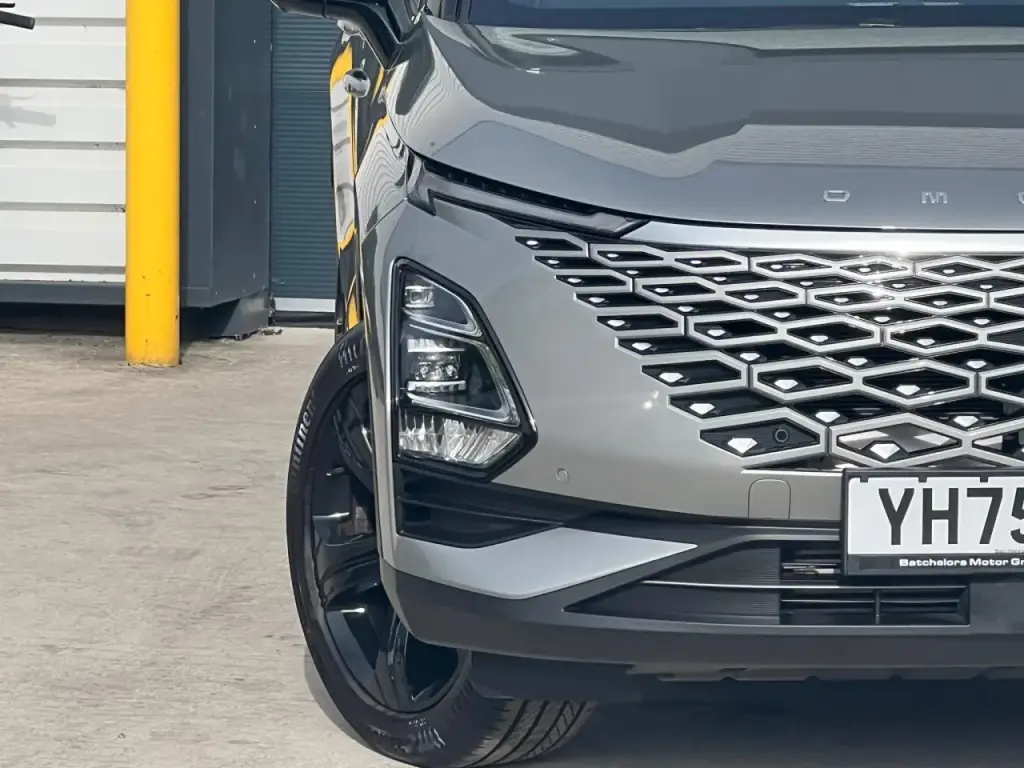 Image for 2025 OMODA 5 Noble Petrol at position 4