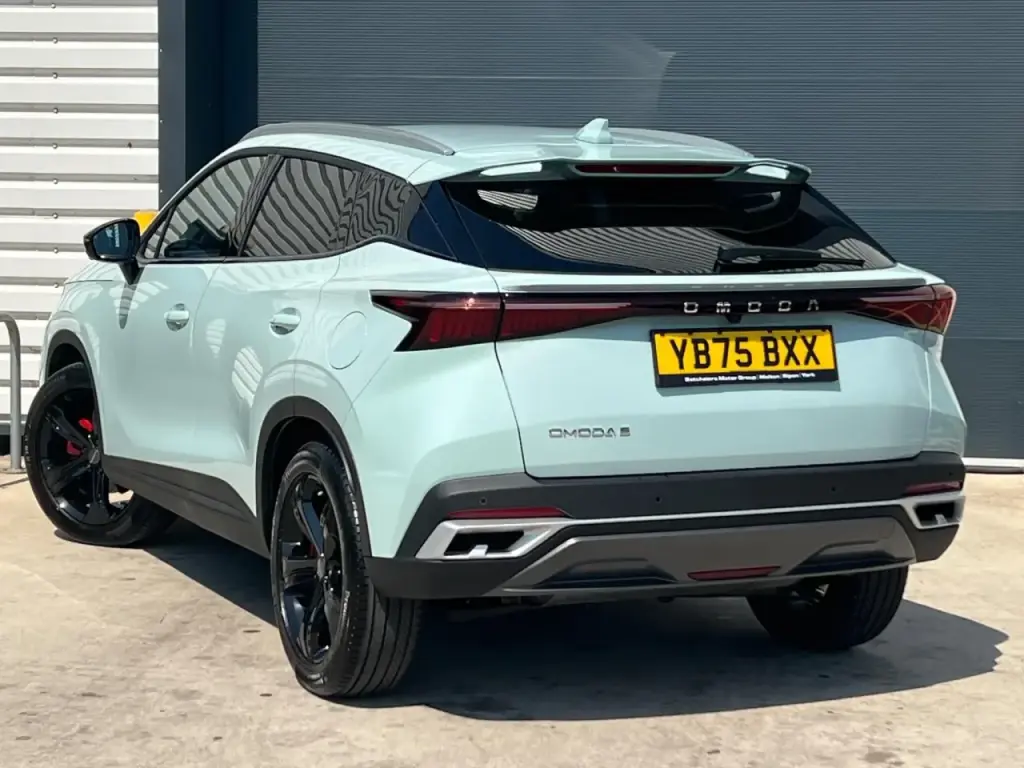Image for 2025 OMODA 5 Noble Petrol at position 2