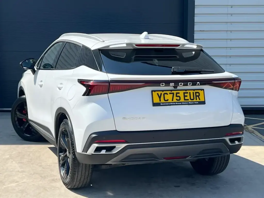 Image for 2025 OMODA 5 Noble Petrol at position 2