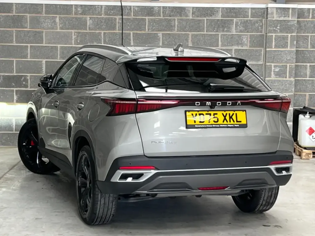Image for 2025 OMODA 5 Noble Petrol at position 2