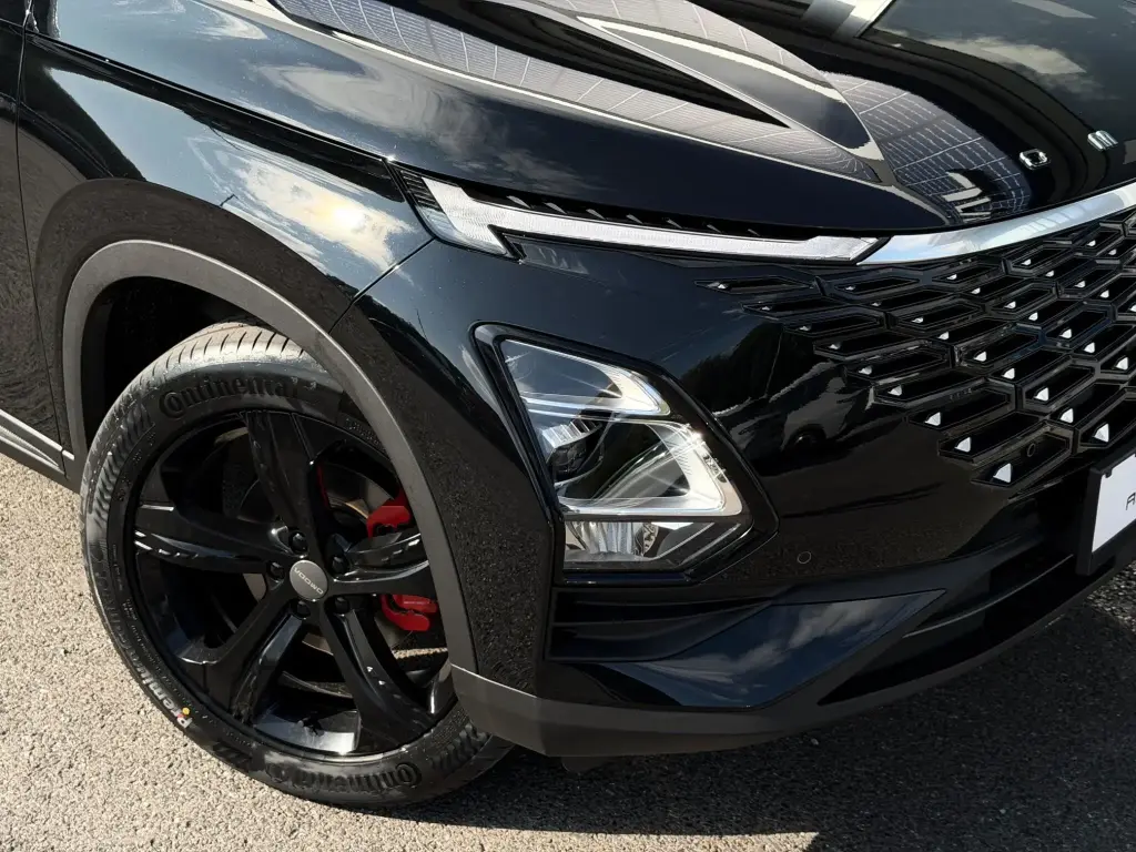 Image for 2026 OMODA 5 Noble Petrol at position 4