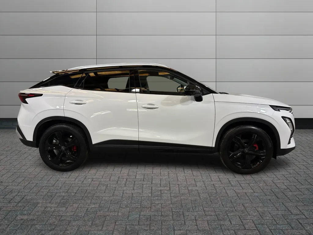Image for 2026 OMODA 5 Noble Petrol at position 5