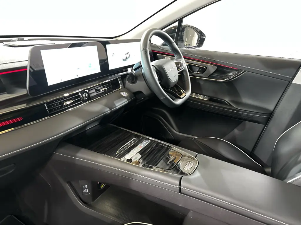 Image for 2026 OMODA 5 Noble Petrol at position 3