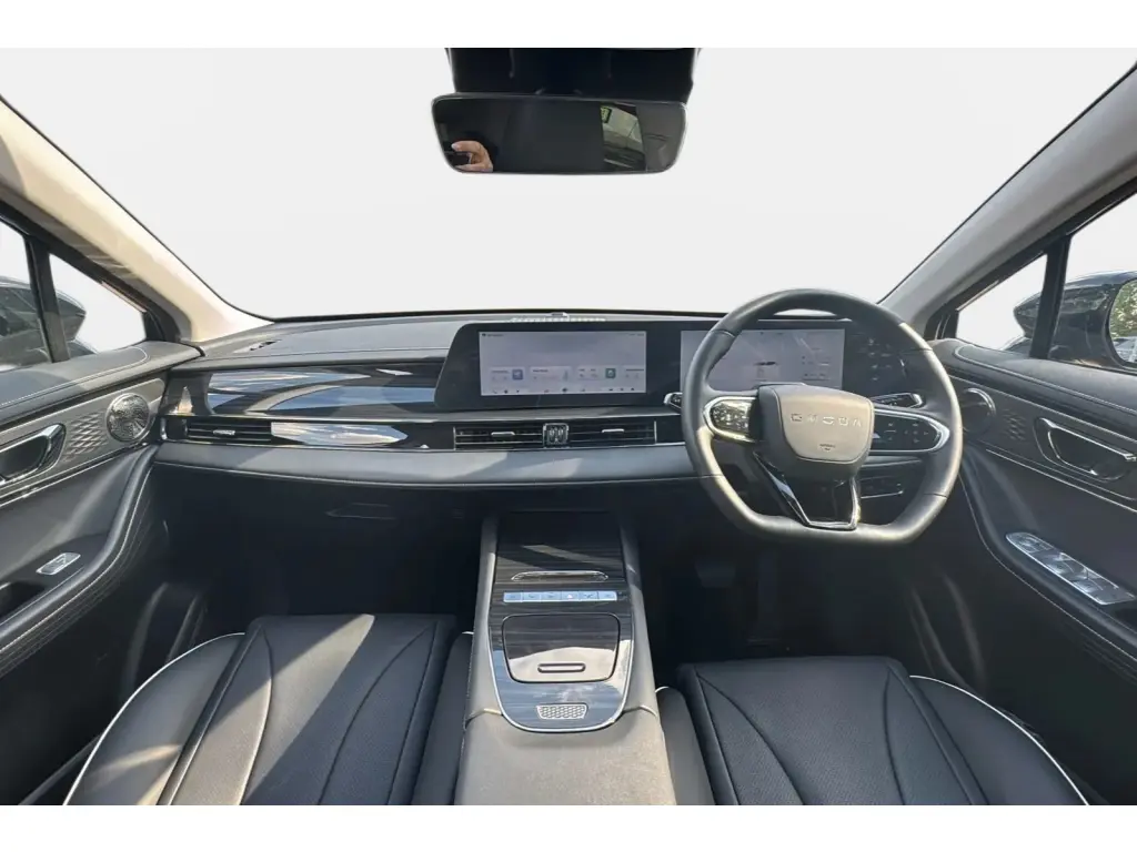2025 OMODA E5 Noble Electric vehicle image