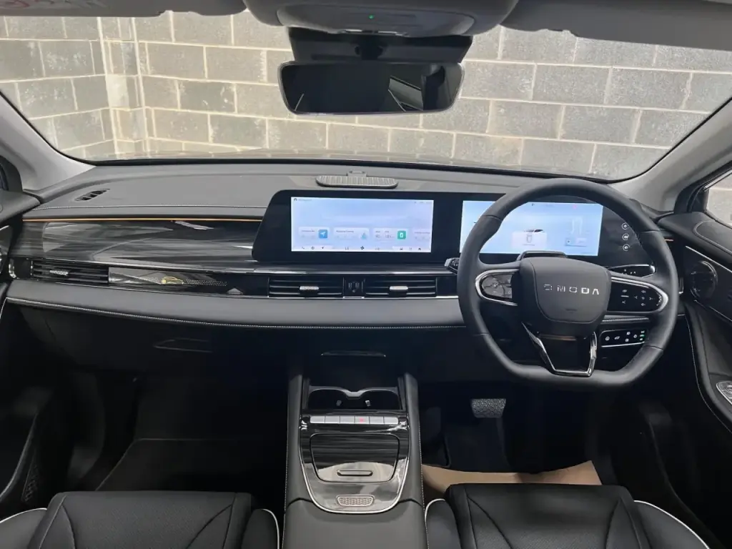 Image for 2025 OMODA E5 Noble Electric at position 3