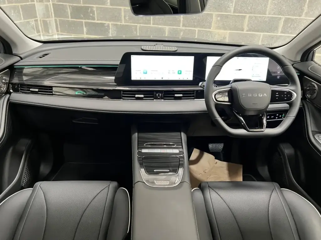 Image for 2025 OMODA E5 Noble Electric at position 3