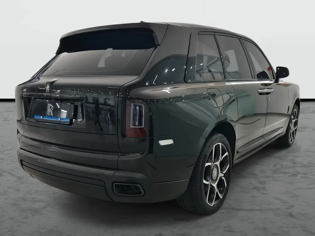 2021 Black Badge Cullinan image