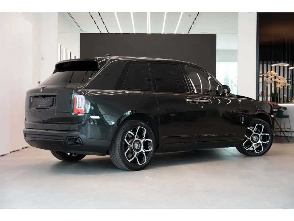 2022 Black Badge Cullinan image