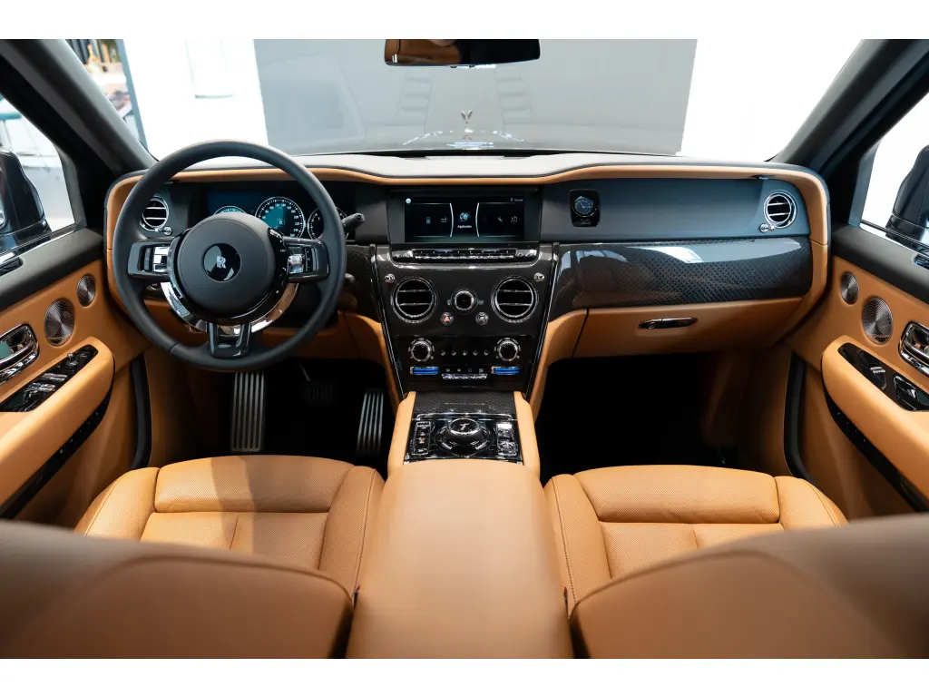 2022 Black Badge Cullinan image