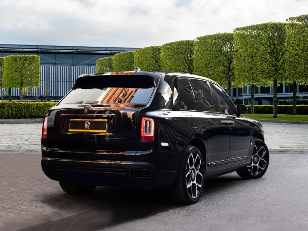 2022 Black Badge Cullinan image