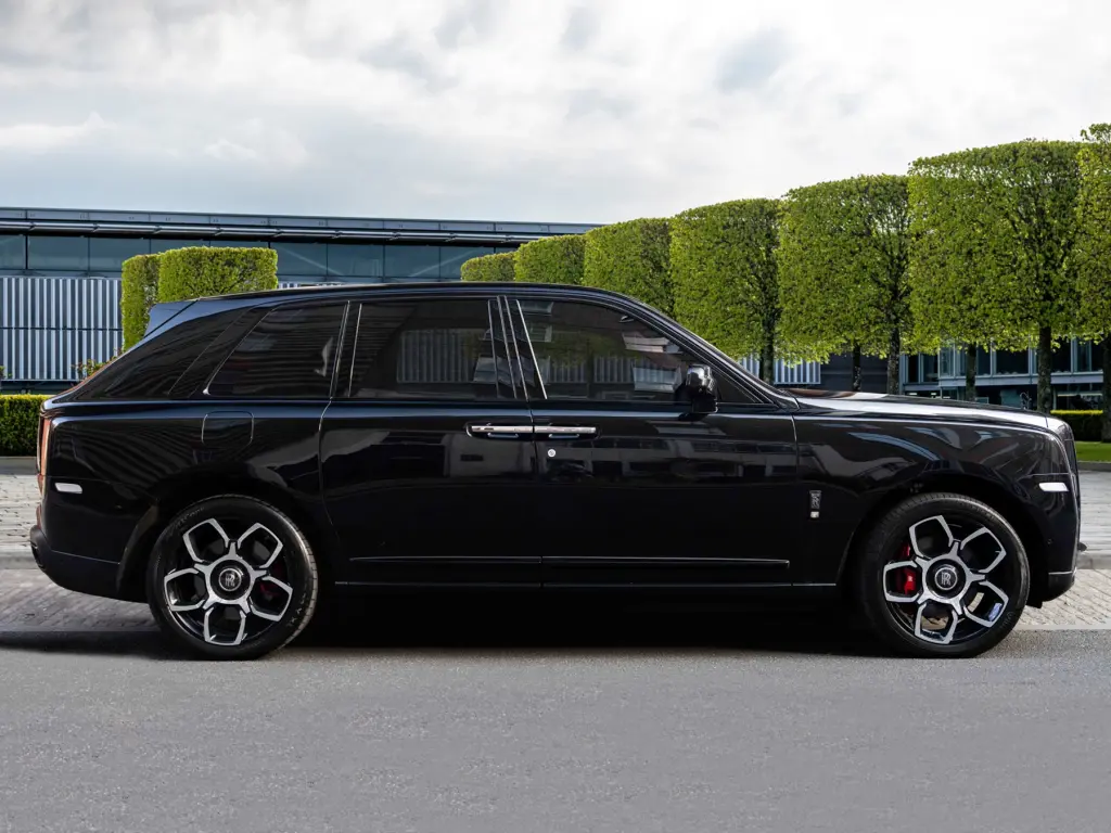 2022 Black Badge Cullinan image