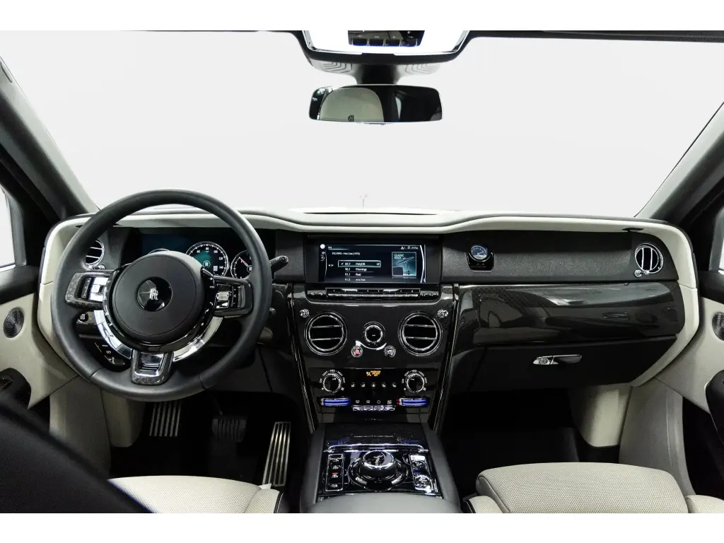 2023 Black Badge Cullinan image