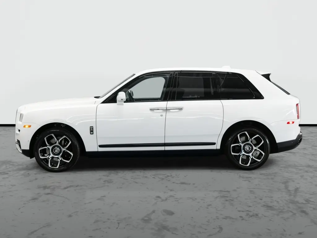 2023 Black Badge Cullinan image