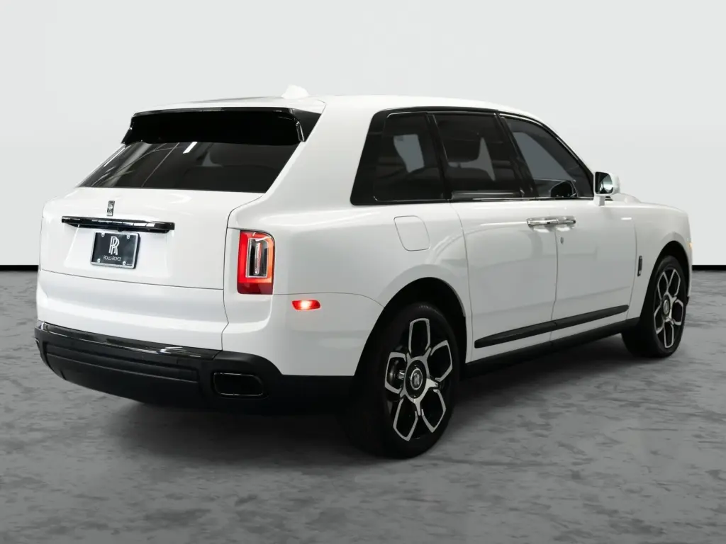 2023 Black Badge Cullinan image