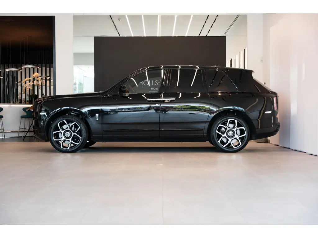2024 Black Badge Cullinan image